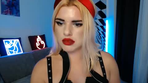 Snapshot of arianasaint chatting on 12/19/25, 06:26 Mistress Ariana online show from 12/19/25, 06:26