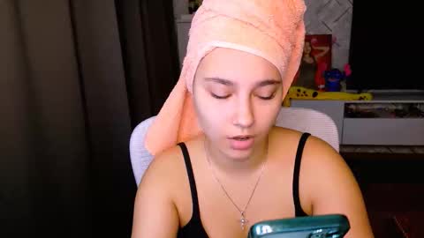 Snapshot of arianna_grend chatting on 10/17/25, 11:13 Arianna online show from 10/17/25, 11:13