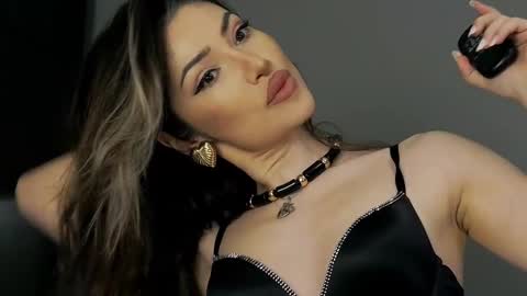 Snapshot of arianna_moonx chatting on 11/04/25, 10:42 arianna_moonx online show from 11/04/25, 10:42