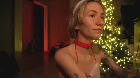 Snapshot of arianna_richi chatting on 12/25/24, 05:48 Olivka online show from 12/25/24, 05:48