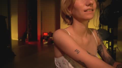 Snapshot of arianna_richi chatting on 02/07/25, 06:14 Olivka online show from 02/07/25, 06:14