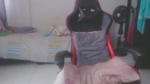 ariannaloovel online show from 04/18/26, 07:07