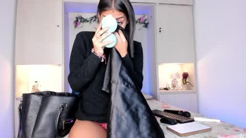 ariannavega_ online show from 06/01/26, 11:45