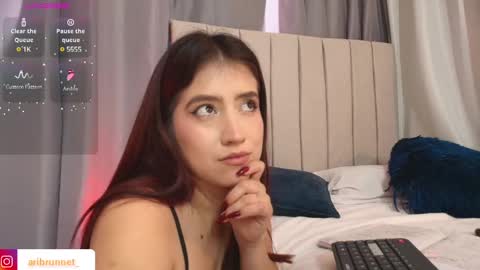 Snapshot of aribrunnet_ chatting on 02/27/25, 04:21 Ari Just Ari online show from 02/27/25, 04:21