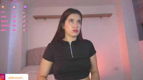 Snapshot of aribrunnet_ chatting on 11/15/25, 05:09 Ari Just Ari online show from 11/15/25, 05:09