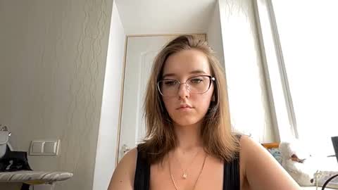 Snapshot of ariehamalainen chatting on 07/10/26, 08:18 Mia online show from 07/10/26, 08:18