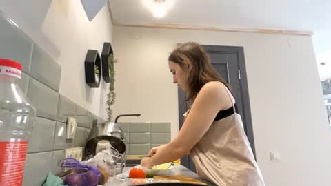 Snapshot of ariehamalainen chatting on 07/12/26, 09:11 Mia online show from 07/12/26, 09:11