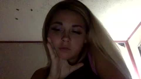 Snapshot of ariel2613 chatting on 11/15/25, 04:54 Ariel online show from 11/15/25, 04:54
