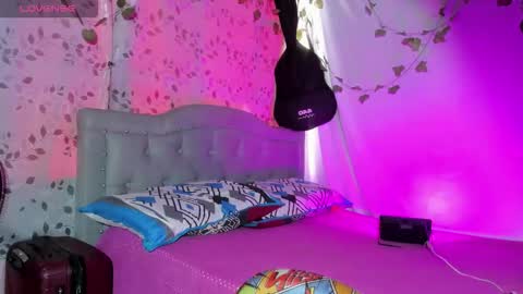 Snapshot of ariel_adan chatting on 12/17/25, 12:33 ariel_adan online show from 12/17/25, 12:33