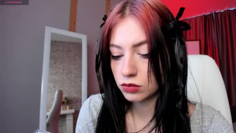 Snapshot of arielabradberry chatting on 12/12/24, 11:40 Ariel online show from 12/12/24, 11:40