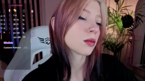 Snapshot of arielabradberry chatting on 10/09/25, 03:43 Ariel online show from 10/09/25, 03:43