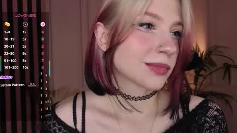 Snapshot of arielabradberry chatting on 11/19/25, 01:55 Ariel online show from 11/19/25, 01:55