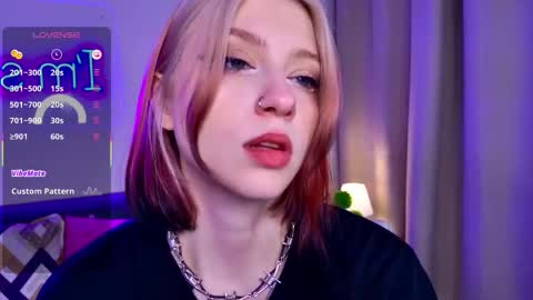 Snapshot of arielabradberry chatting on 11/24/25, 02:50 Ariel online show from 11/24/25, 02:50