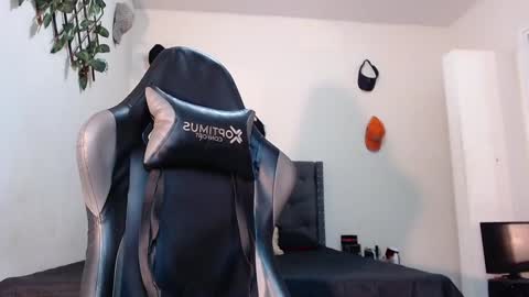 chris online show from 01/30/25, 08:42