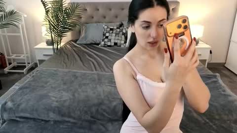 Ariel online show from 03/12/26, 07:03