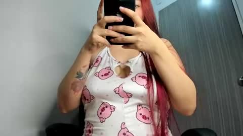 Snapshot of ariell_rose1 chatting on 06/17/26, 02:47 Stephany online show from 06/17/26, 02:47