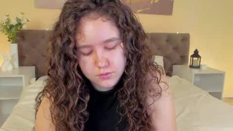 Snapshot of ariella_sol chatting on 06/18/26, 01:06 Ariella GTM3 Tue Wed Thu Fri Sat 0400 am-1030pm online show from 06/18/26, 01:06