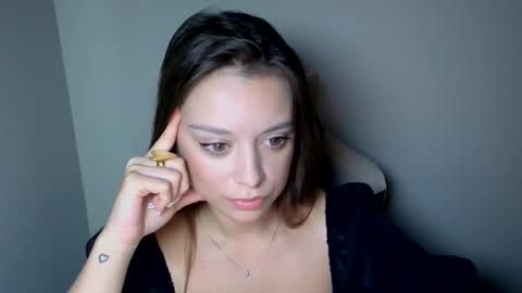 Ariel online show from 09/10/25, 01:55