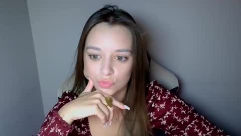 Ariel online show from 09/11/25, 01:00