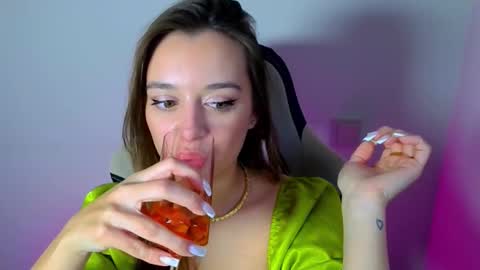 Ariel online show from 09/27/25, 05:29