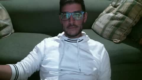 Snapshot of arielsinho chatting on 05/19/26, 05:03 Anon online show from 05/19/26, 05:03