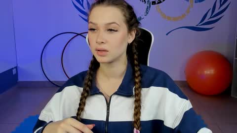 Snapshot of arielsykes chatting on 09/15/25, 10:48 arielsykes online show from 09/15/25, 10:48