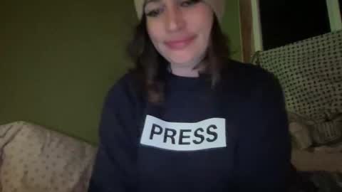 ariel  colin when hes here online show from 04/08/26, 04:56