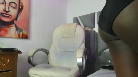 Snapshot of arii_xxx chatting on 12/20/24, 08:45 ari 3 online show from 12/20/24, 08:45