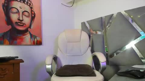 Snapshot of arii_xxx chatting on 01/30/25, 03:44 ari 3 online show from 01/30/25, 03:44