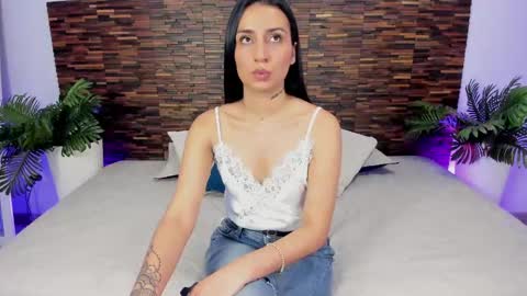 Snapshot of ariiaa_1 chatting on 05/06/26, 07:02 ARIANNA online show from 05/06/26, 07:02