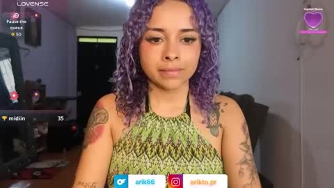 Snapshot of arikatorres chatting on 10/07/25, 09:56 Arin online show from 10/07/25, 09:56