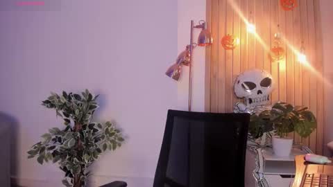 Ari Robert online show from 10/22/25, 03:51