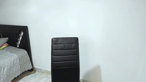 Snapshot of aristena_01 chatting on 11/20/25, 02:23 aristena_01 online show from 11/20/25, 02:23