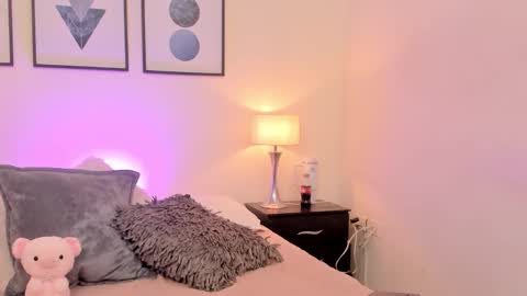 Snapshot of arivega chatting on 02/18/26, 06:09 Nice to meet you thumb up me please its important I LOOK MY BIO DOWN online show from 02/18/26, 06:09