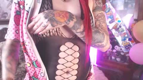 Snapshot of ariyokai chatting on 10/25/25, 11:32 ariyokai online show from 10/25/25, 11:32