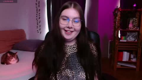 Astrid online show from 05/18/26, 12:44