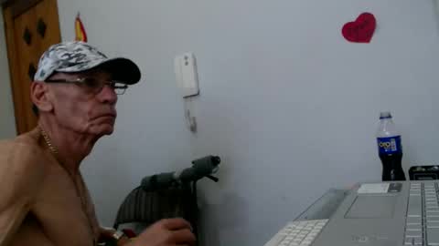 Snapshot of armaduradeacero chatting on 12/21/25, 06:04 armaduradeacero online show from 12/21/25, 06:04