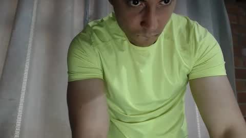 Snapshot of armando_2002 chatting on 11/15/25, 04:25 ARMANDO online show from 11/15/25, 04:25