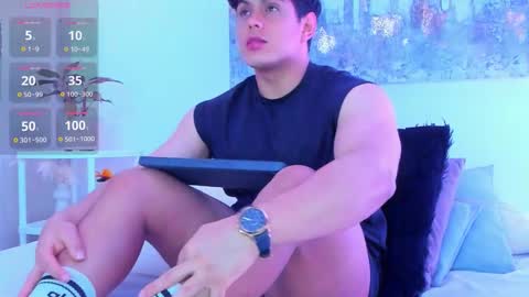   online show from 10/07/25, 03:04