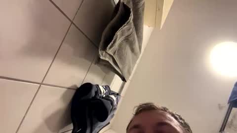 armyskater32 online show from 09/28/25, 08:47