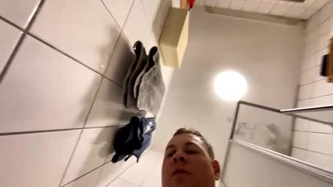 armyskater32 online show from 12/17/25, 02:45