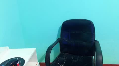 arnelux72 online show from 02/22/25, 07:01