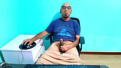 arnelux72 online show from 06/19/26, 06:29