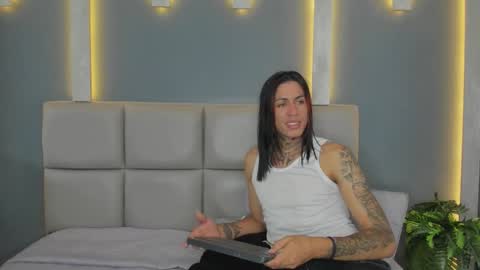 Arohom Lester online show from 11/21/25, 11:03