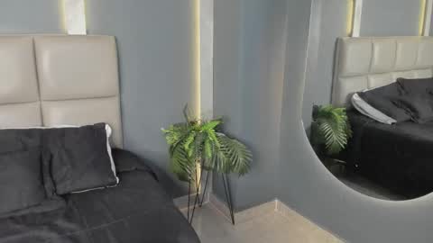 Arohom Lester online show from 12/02/25, 11:04