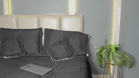 Arohom Lester online show from 12/03/25, 11:19