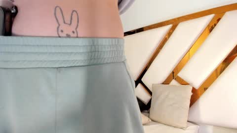 Aron cruz  online show from 04/01/26, 01:01