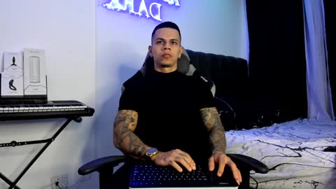 Snapshot of arondark chatting on 01/11/25, 12:55 DarkMaster online show from 01/11/25, 12:55