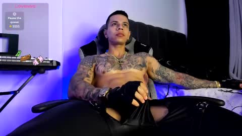 Snapshot of arondark chatting on 03/12/25, 10:59 DarkMaster online show from 03/12/25, 10:59