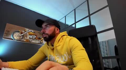 Snapshot of arongrant chatting on 12/03/24, 11:55 AronGrant online show from 12/03/24, 11:55